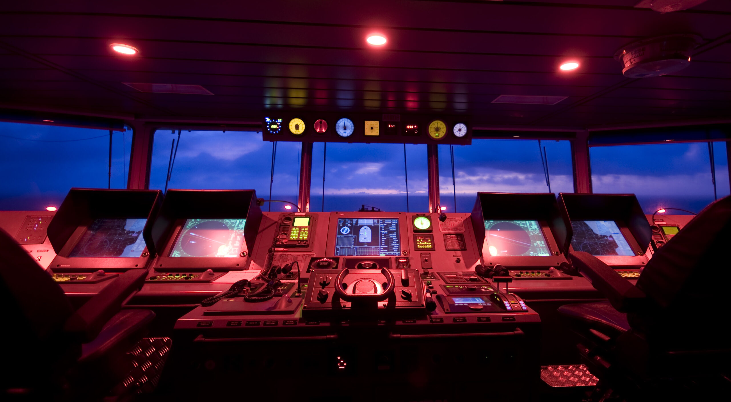 Solent Marine Consultant - Wheelhouse in modern ship